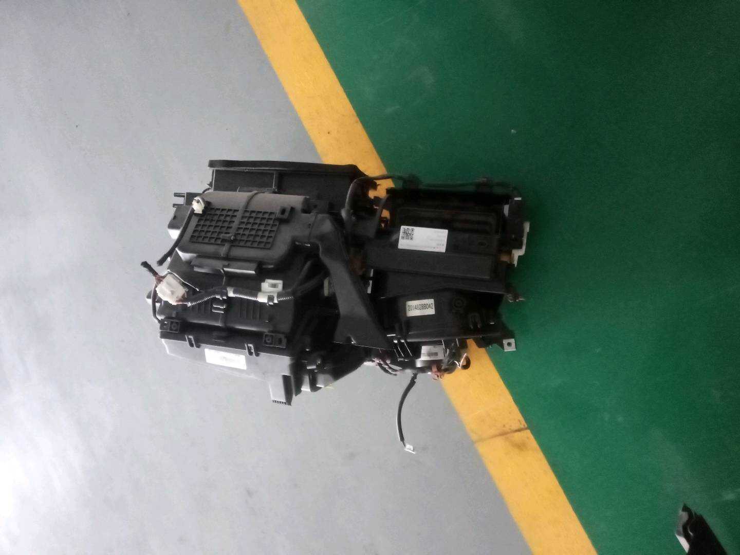 1112183200 蒸发箱总成