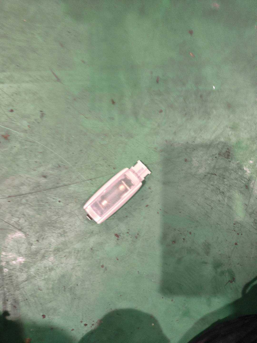 1KD947109A 车顶化妆灯(右)