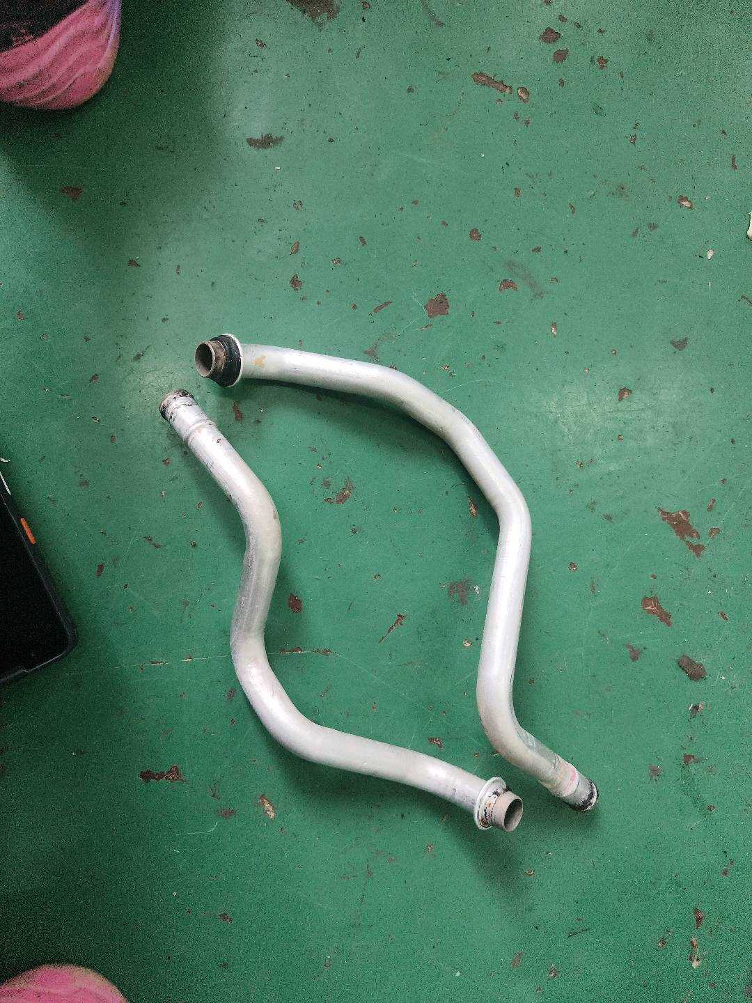 A1648304515 后暖风出水管