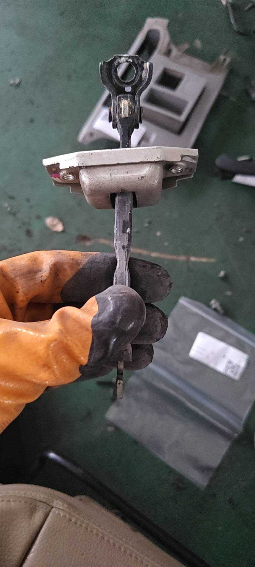 686300R020 后门限位器(右)