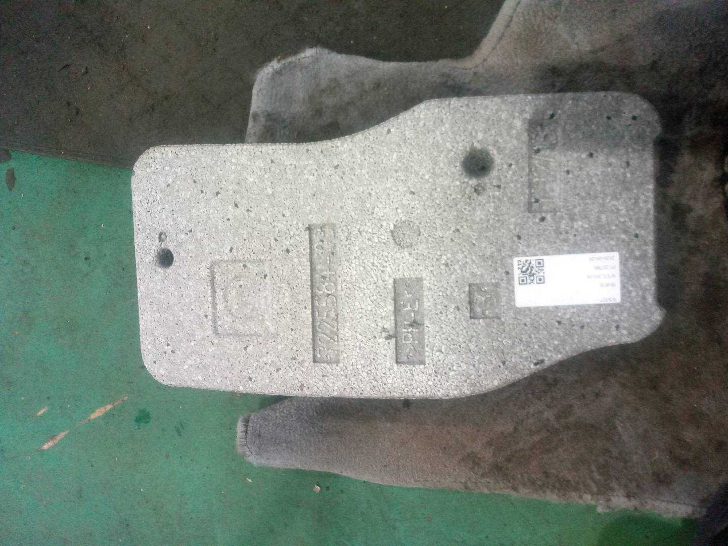 51477225584 插入件 脚部空间 右前