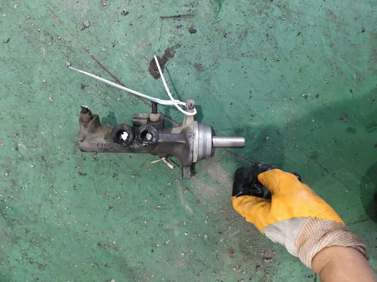 1K1614019N Brake Master Cylinder