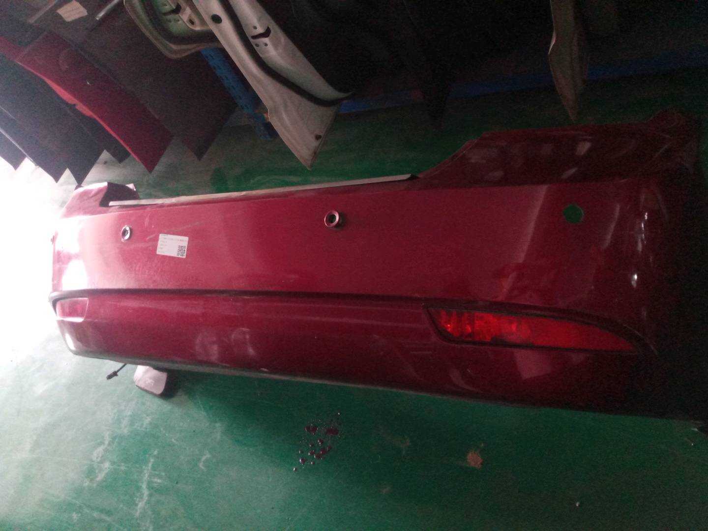 1068001147 后保险杠皮