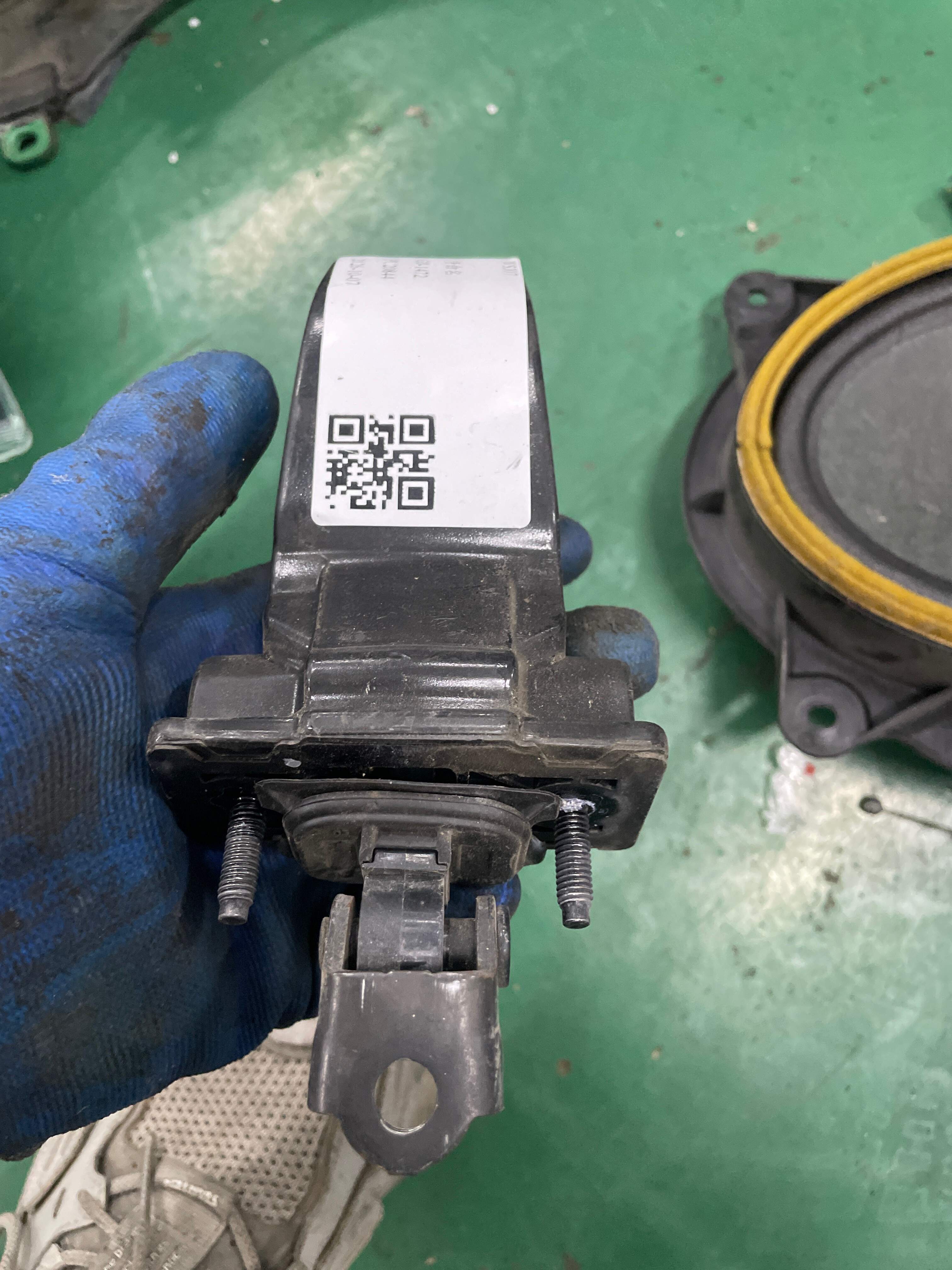YL00350180 后门限位器