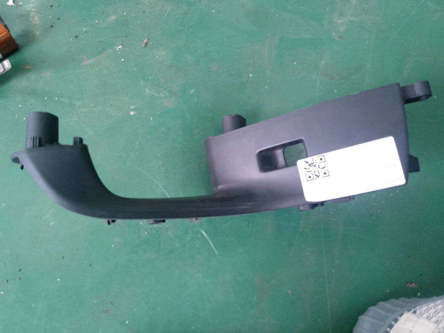 8U1867172A 前门玻璃升降开关装饰板（右）
