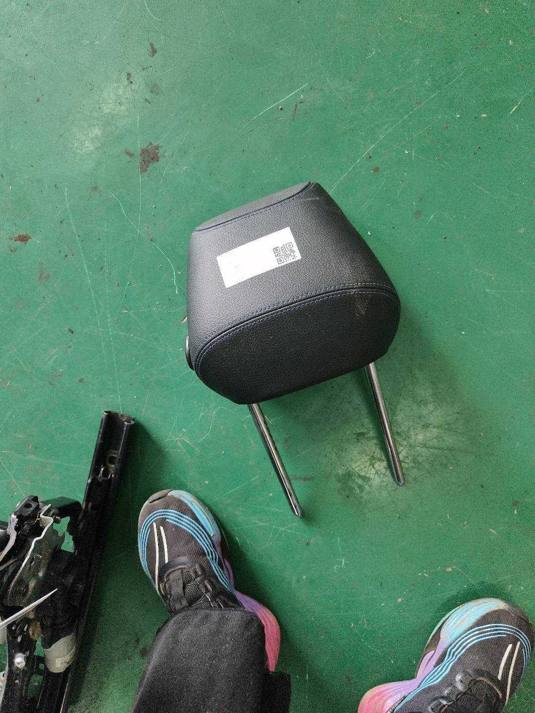 52108069674 副驾驶员座椅头枕