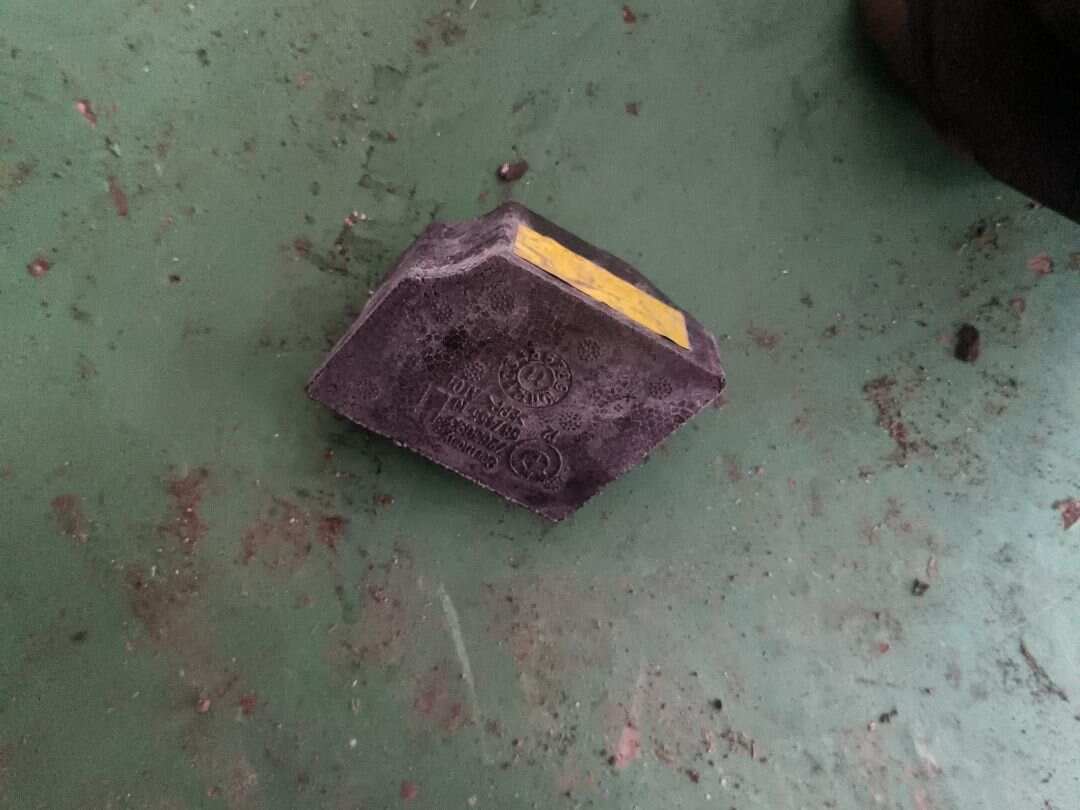 51717263093 前门减震胶(左)
