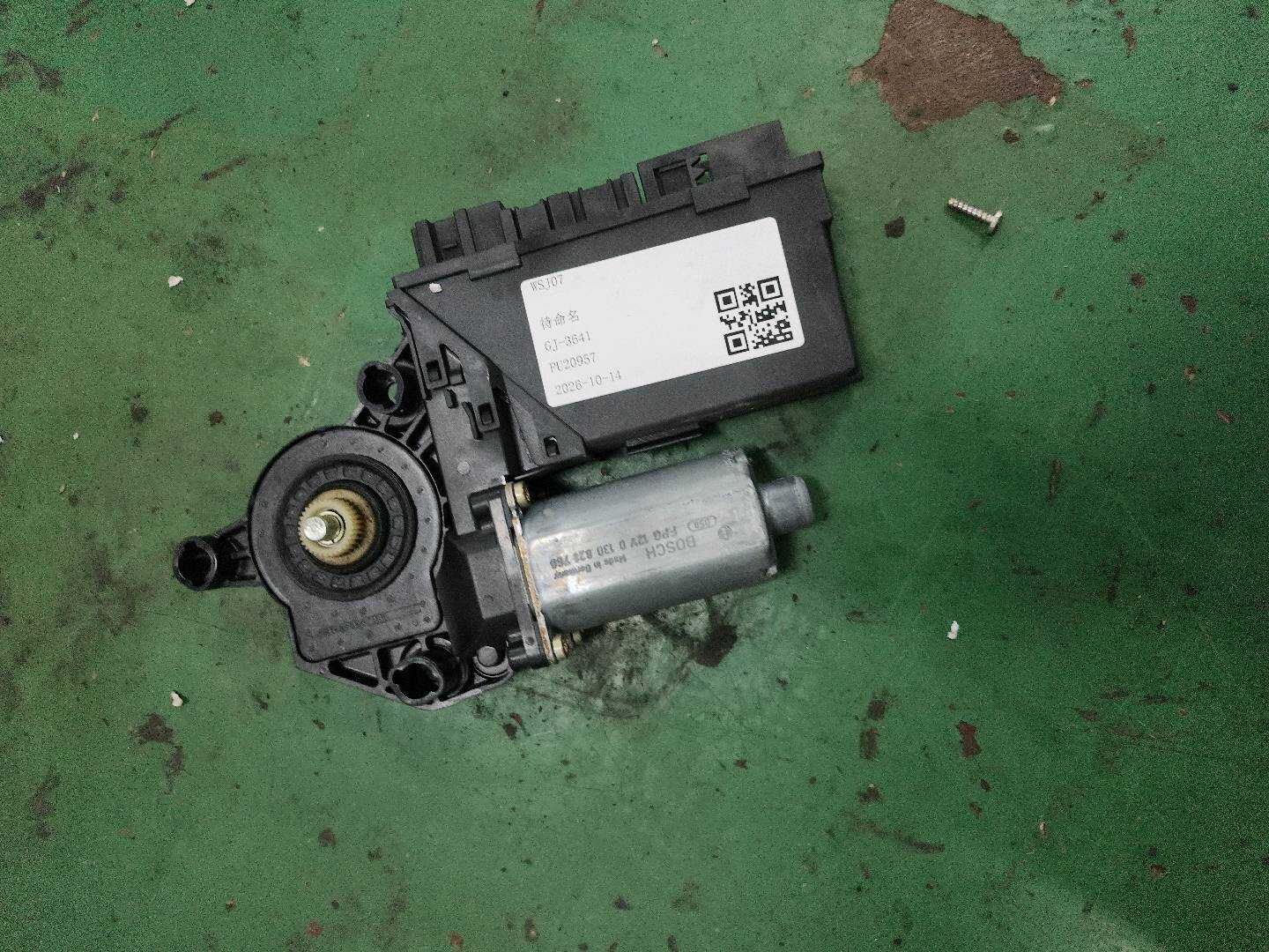 L8E0959802E Rear Door Window Motor, Right