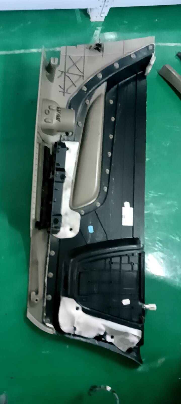 4L0863888BTPQ 行李箱饰板(右)