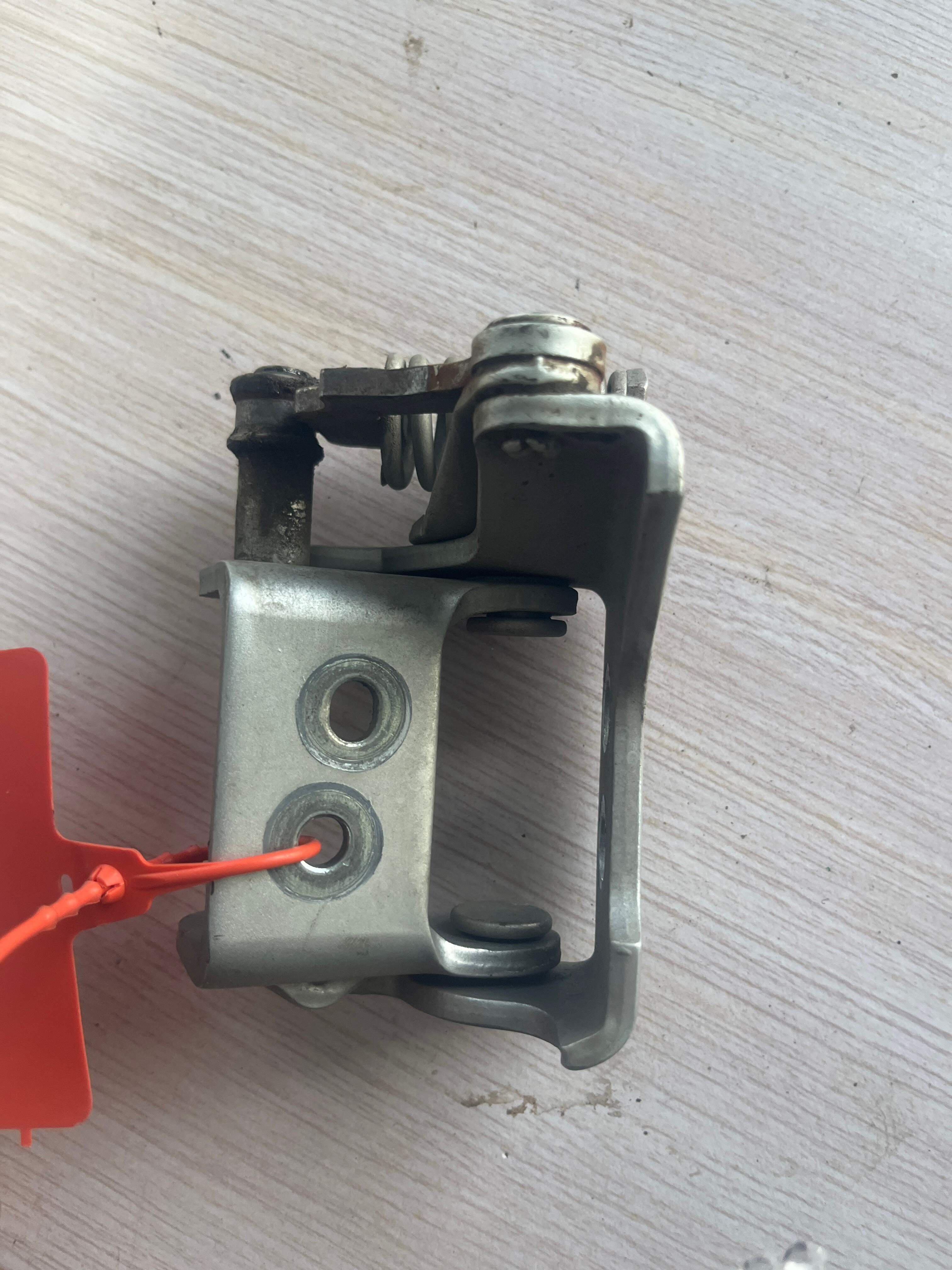 9044983 Front Door Hinge (Lower Left)