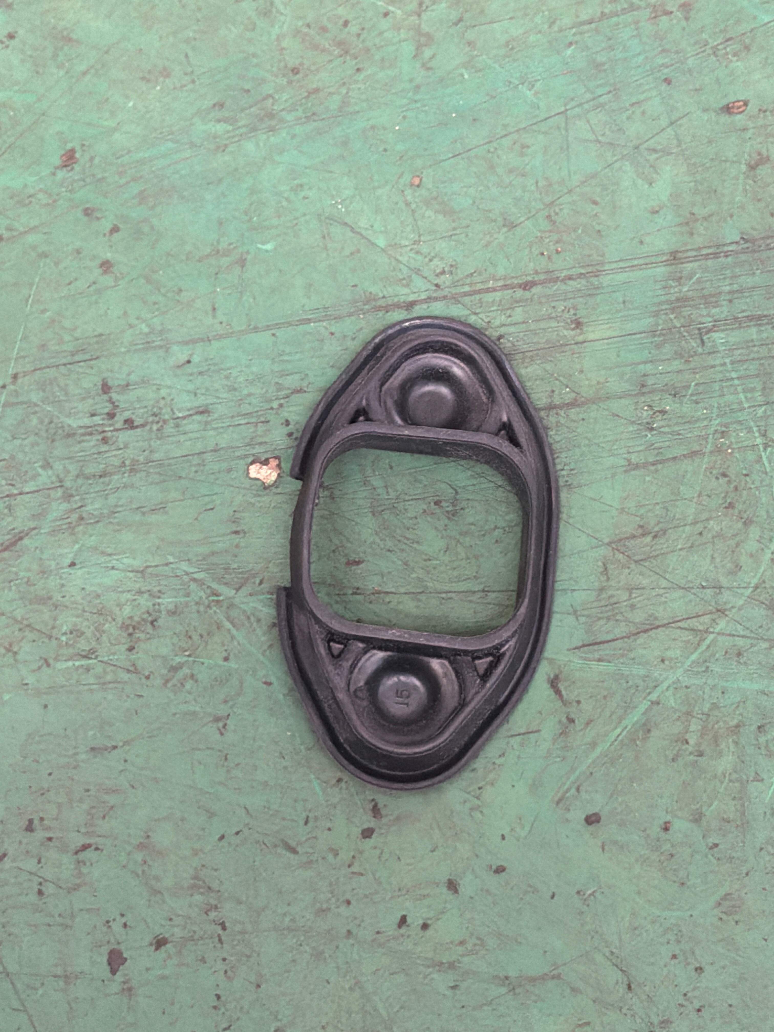 8888904913 Door Upper Plug