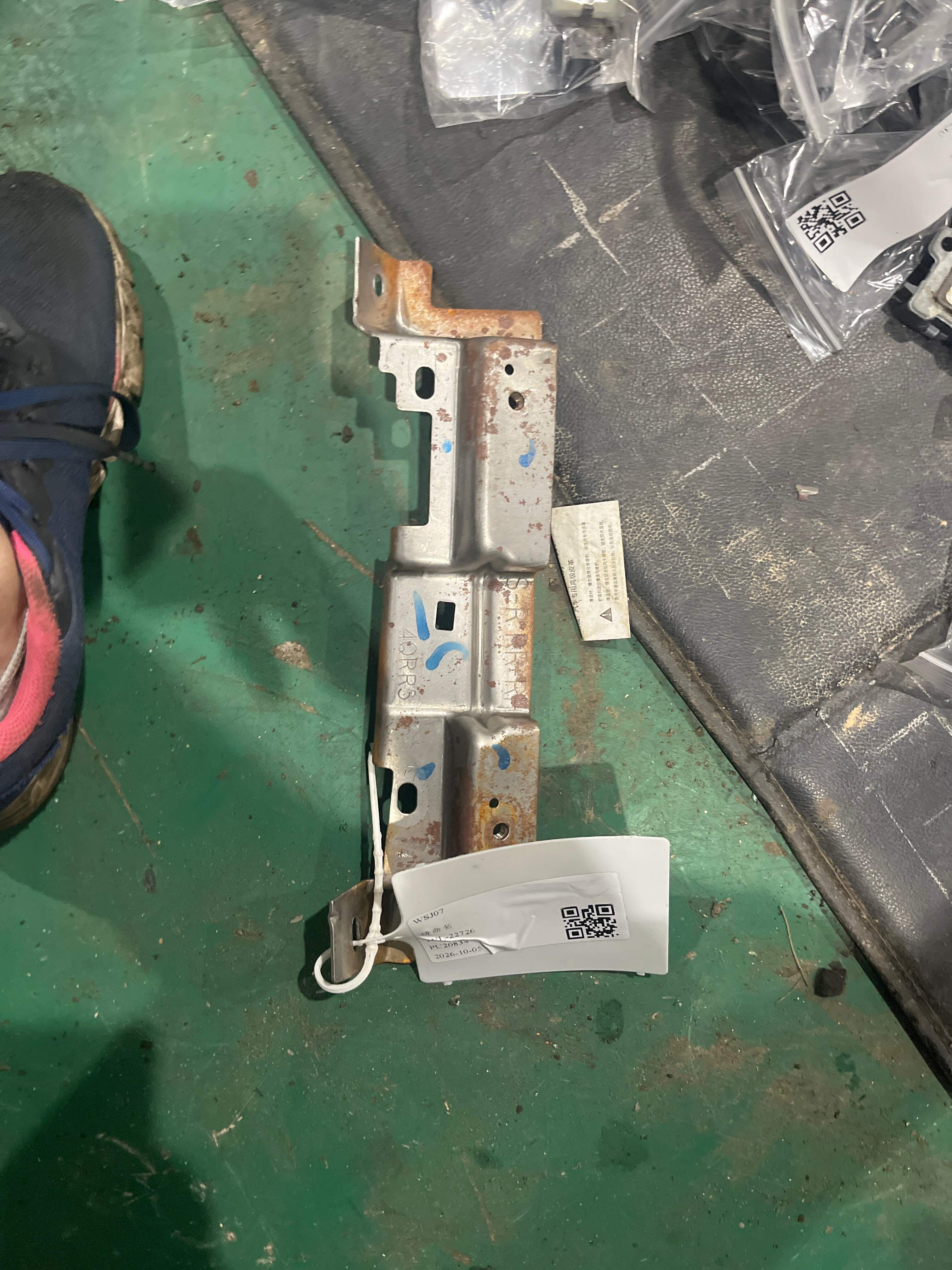 853314QRR5 车顶扶手支架（右后）