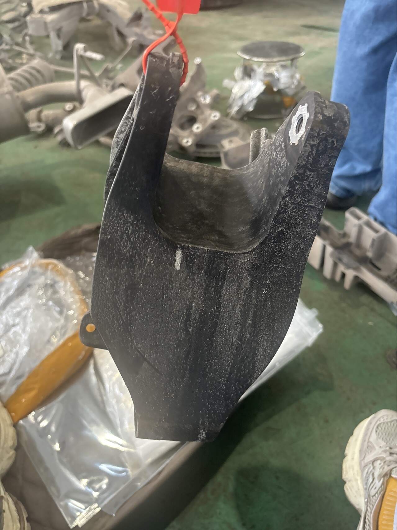 84077633 Engine Bracket, Rear