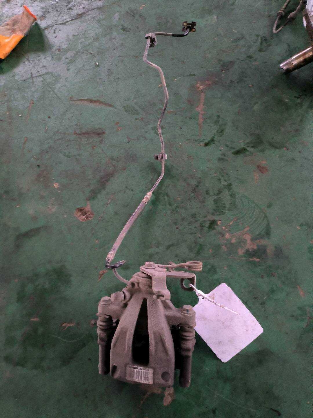 4400X7 后制动分泵(左)