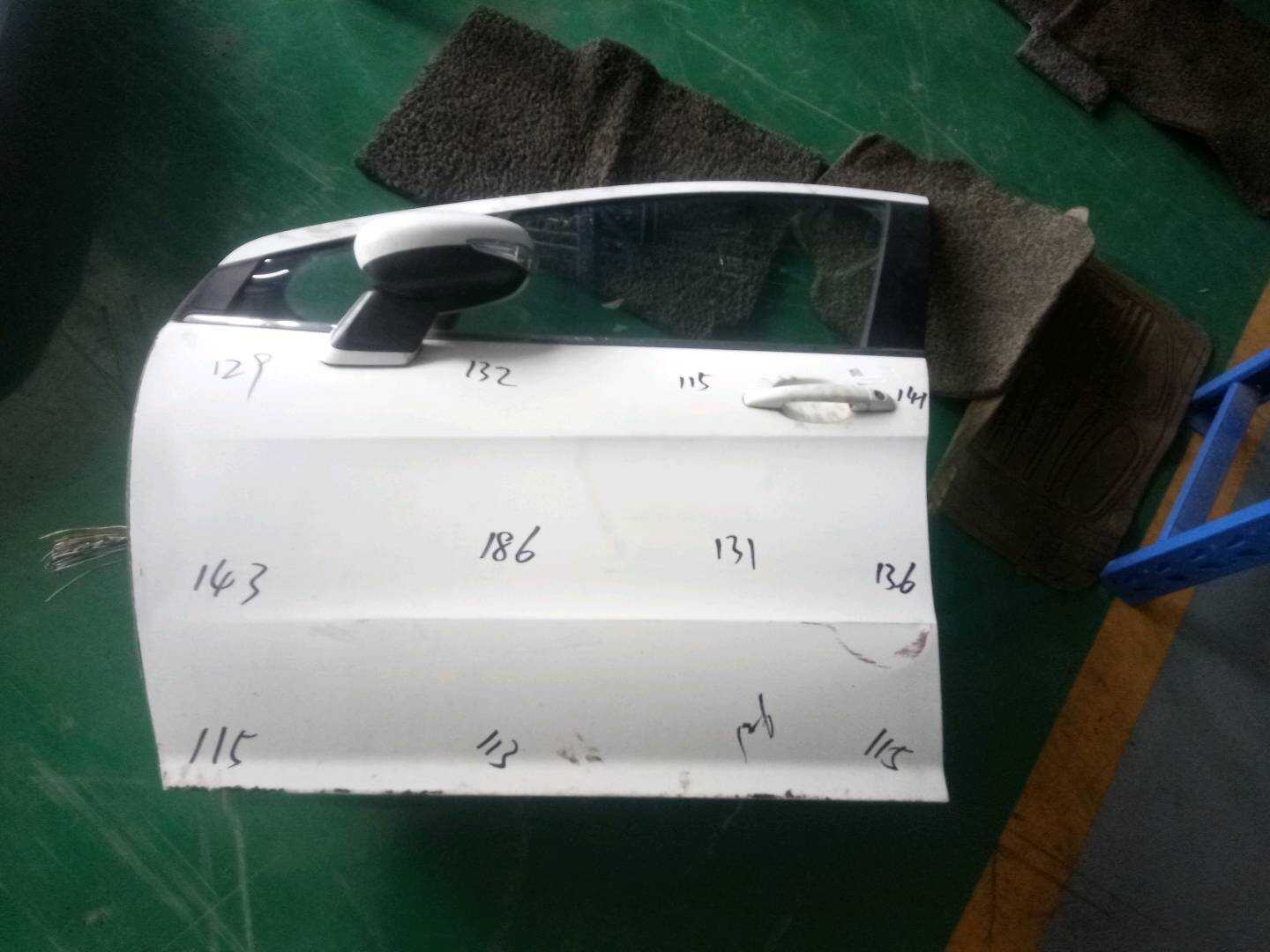 9435062380 前门壳(左)