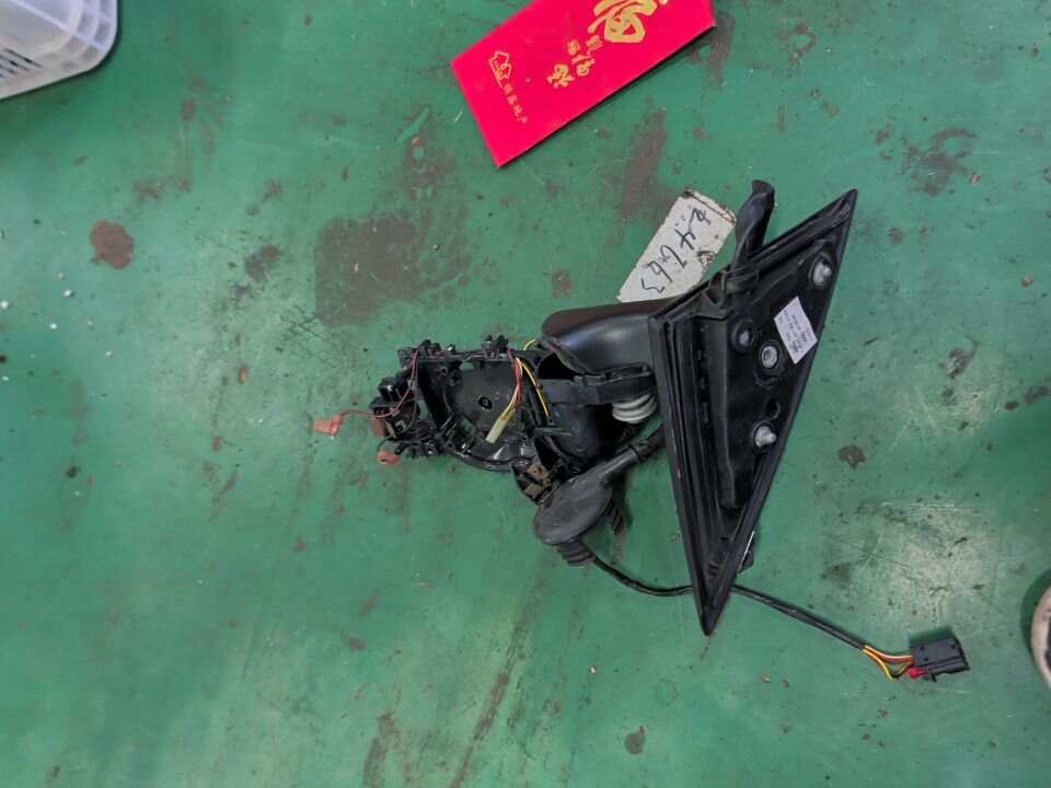 4F1857410AG 倒车镜固定座（右）