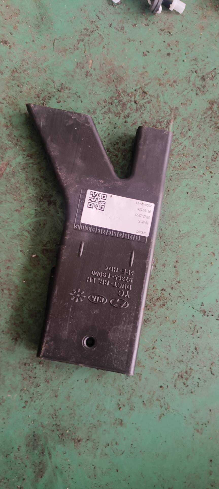 97365F9000 Rear Heater Left Rear Vent Duct