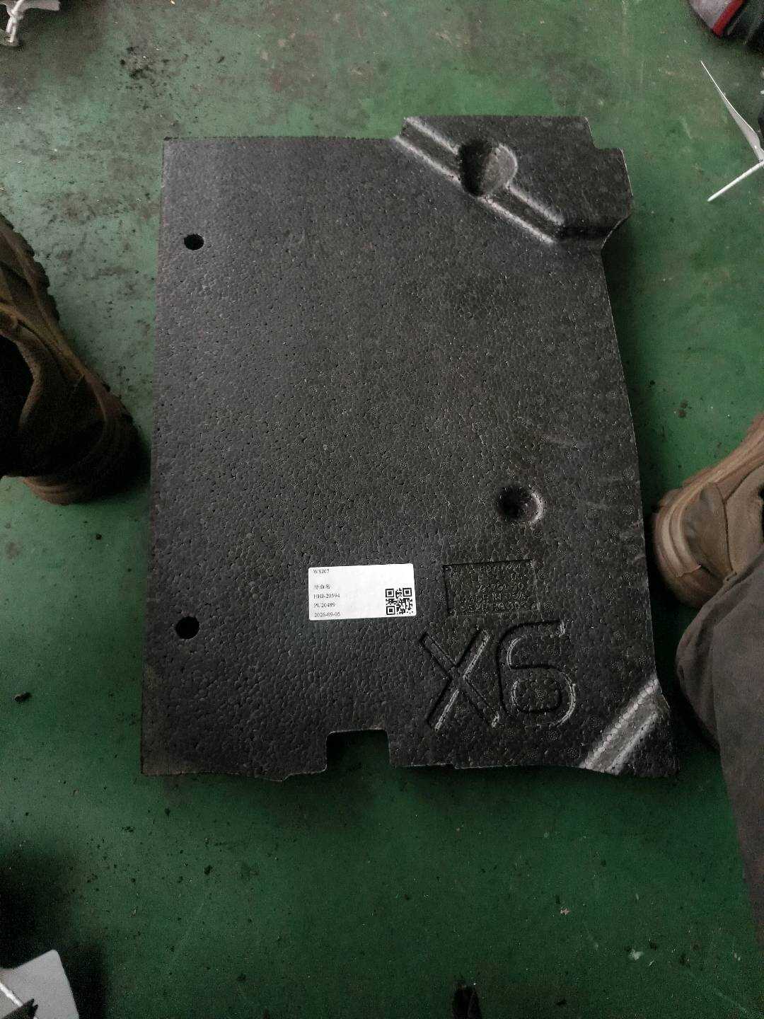 51476979744 行李箱侧装饰板插入件(右)