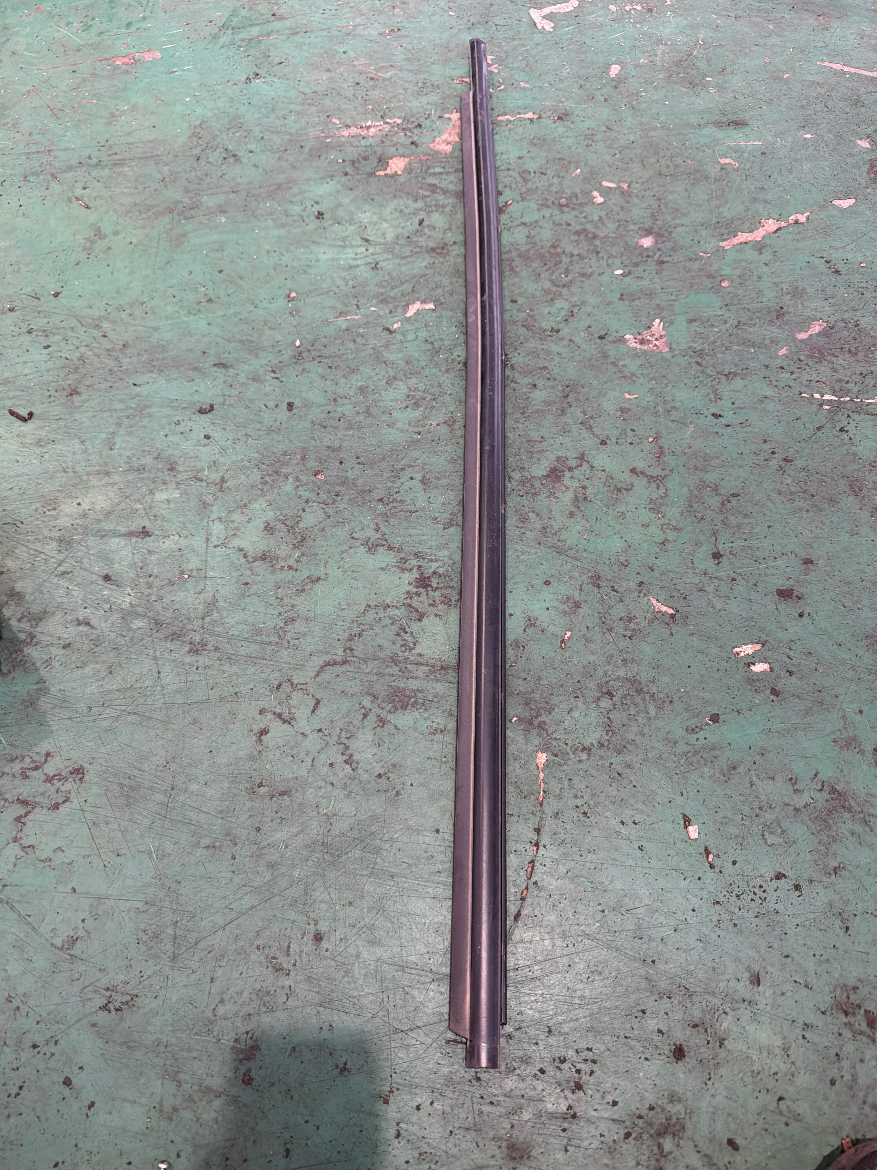 7571260061 前门玻璃压条（左外）