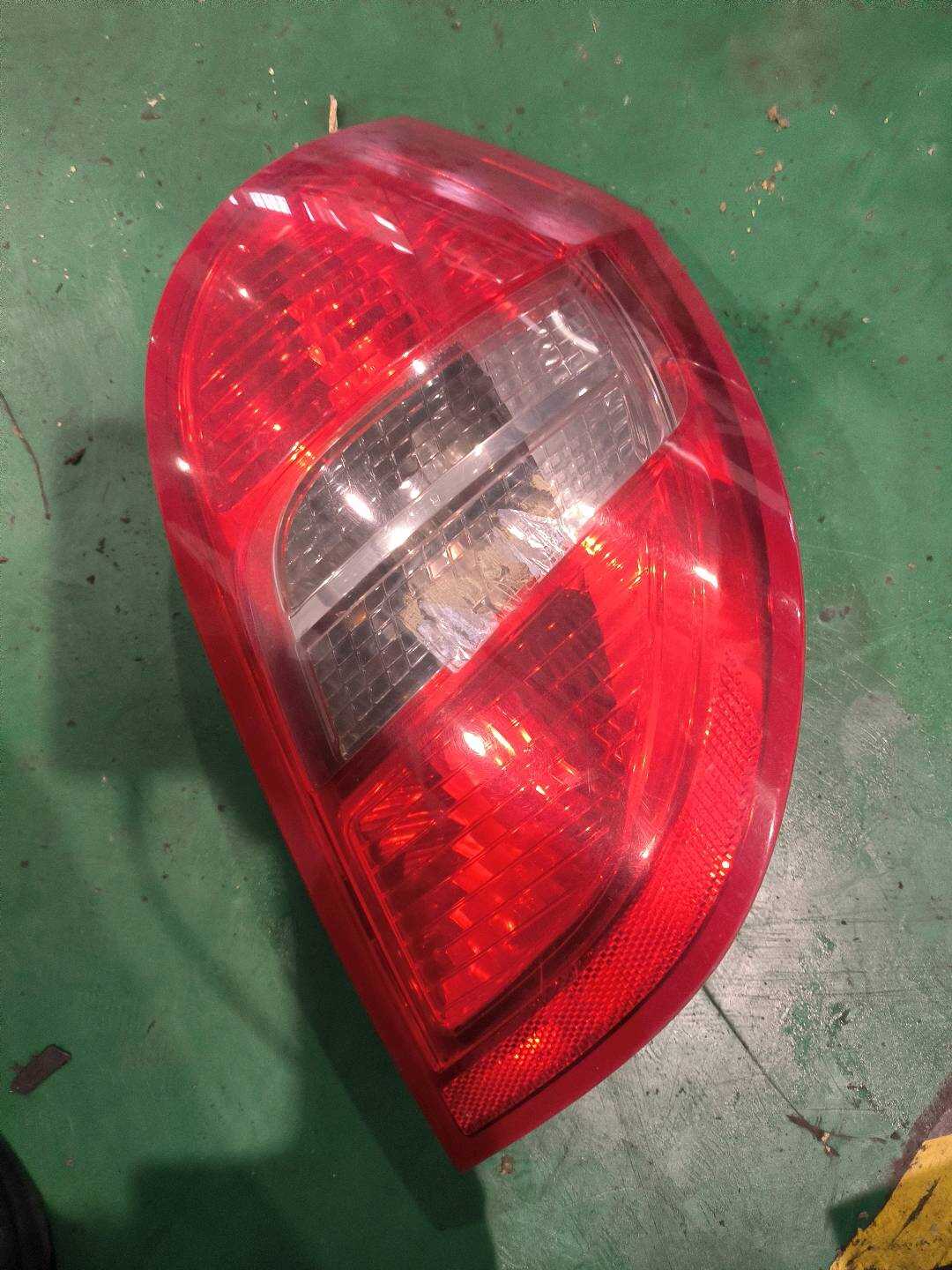 A1698203064 尾灯半总成（右）