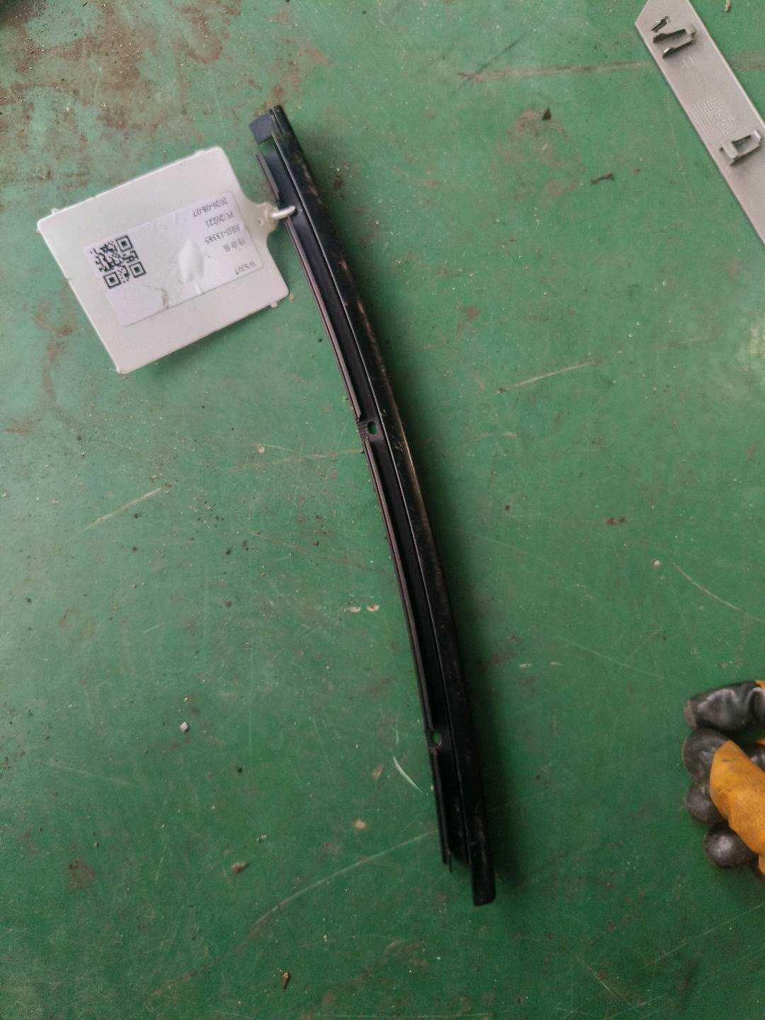 51167013097 Guide Rail, Left