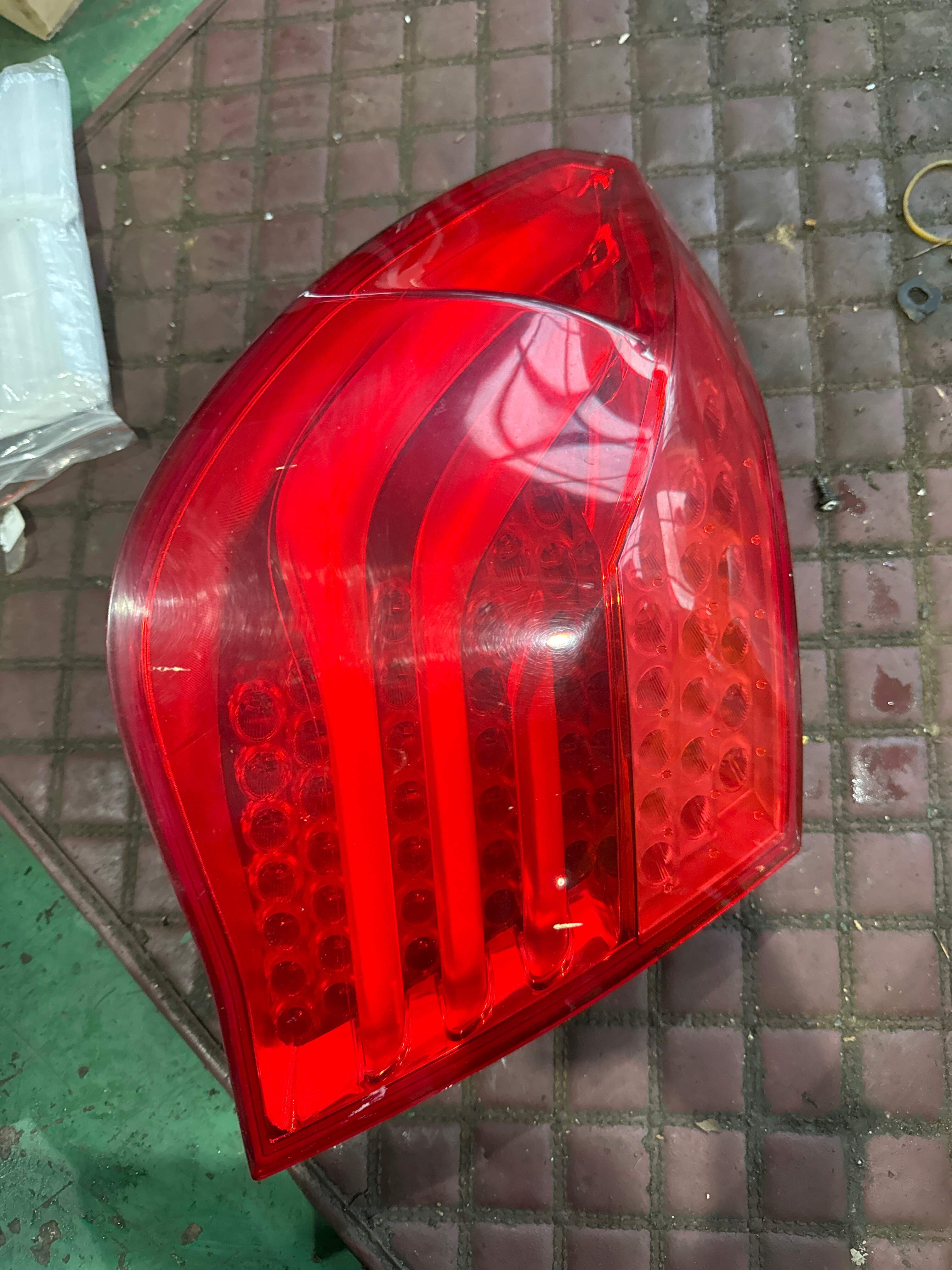 63217182197 外尾灯半总成（左）