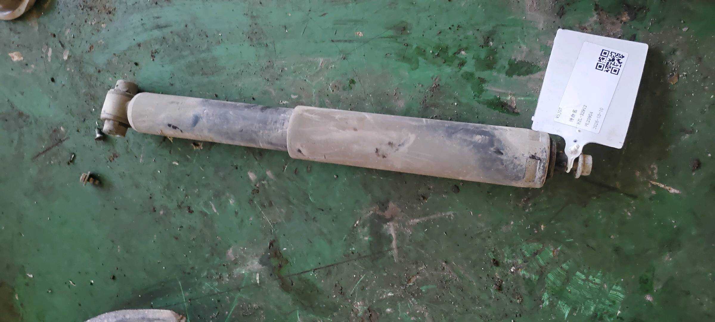 YL00949780 后减震器芯
