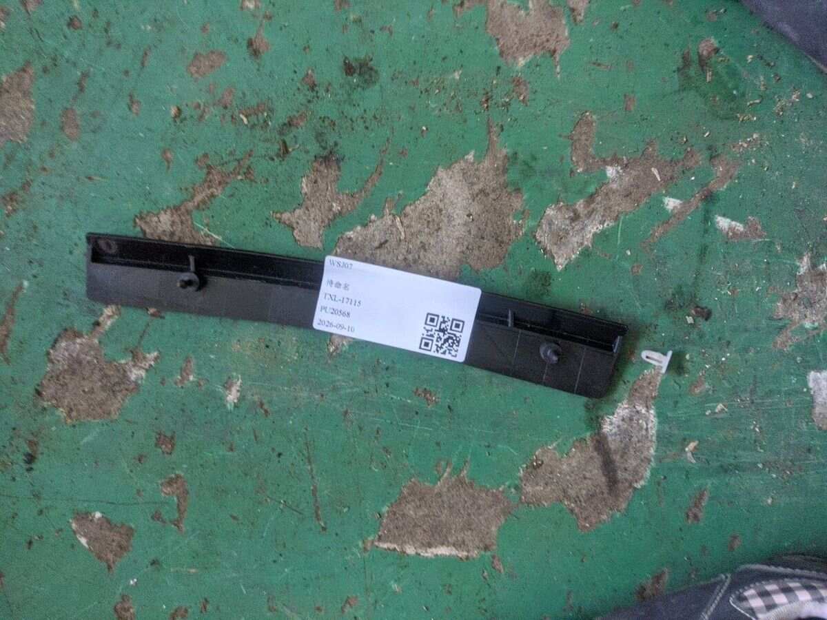 51489138924 前围隔音件压紧装置(右)