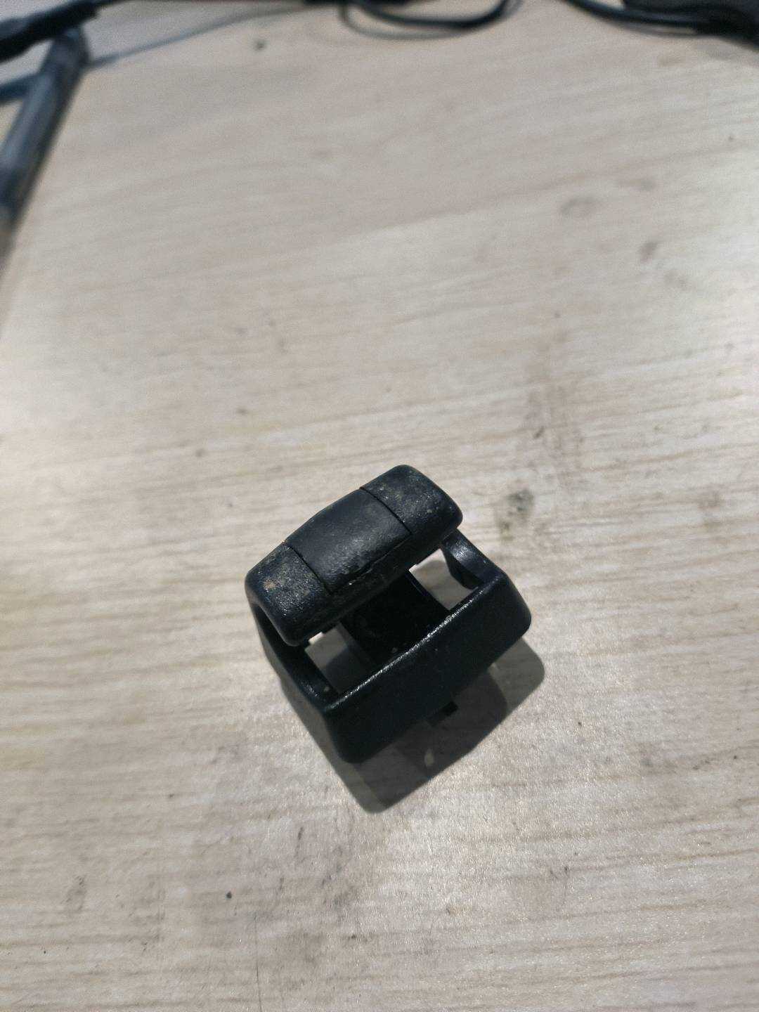 A22081000129051 Sun Visor Clip