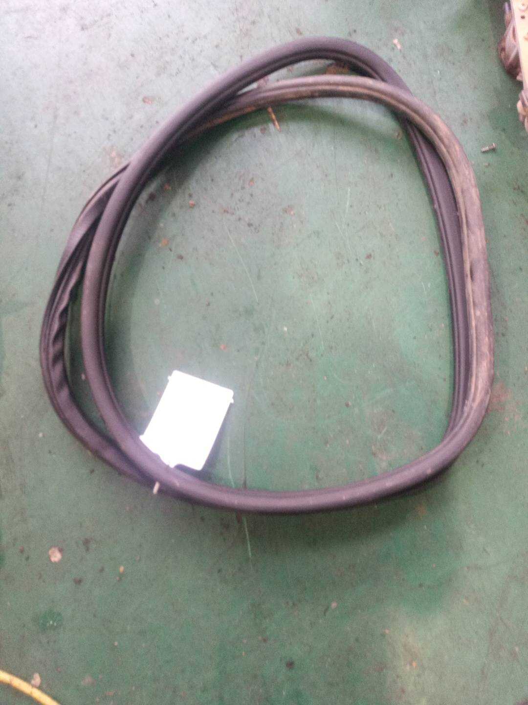 95853936700 后门车身密封胶条(右)