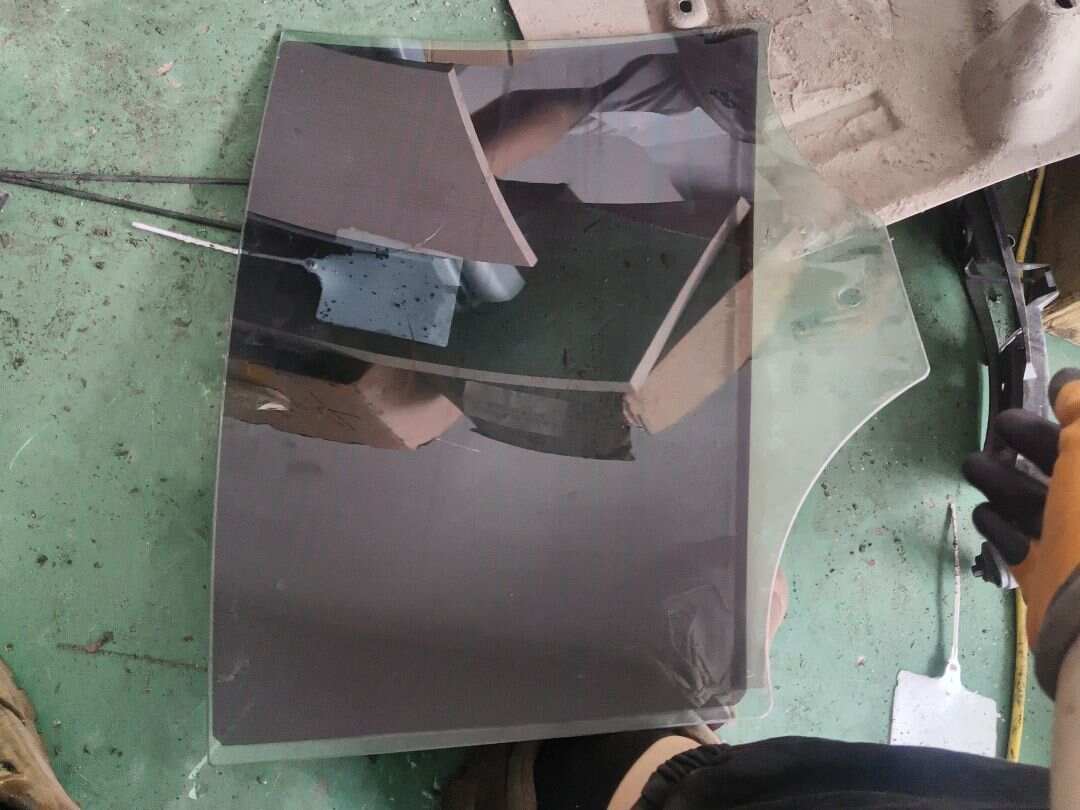 T4N3106 后门玻璃（左）