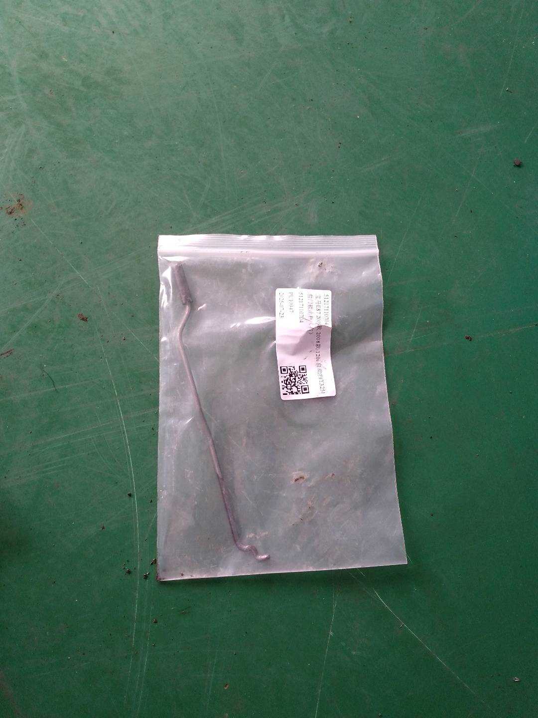 51217110704 前门锁止杆（右）