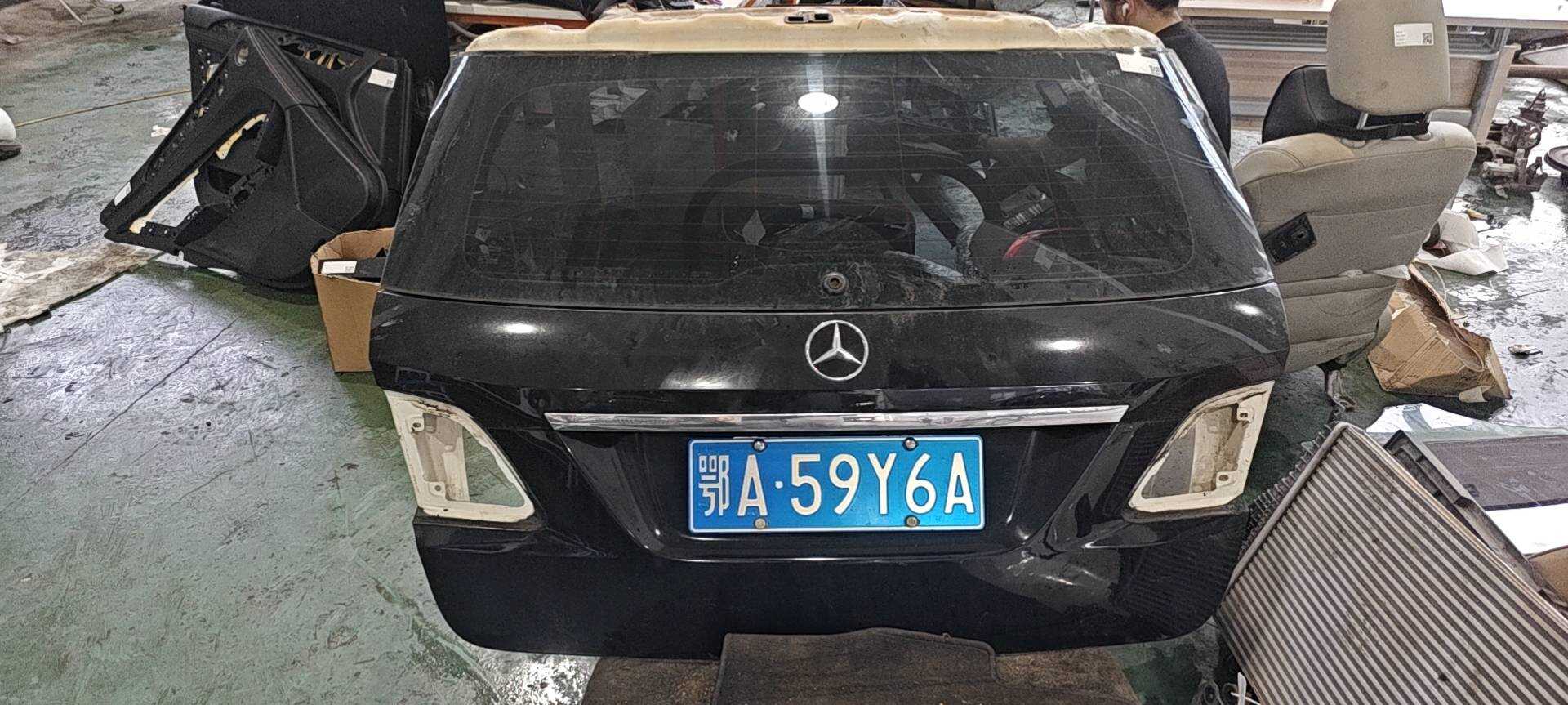 A1667400305 尾盖