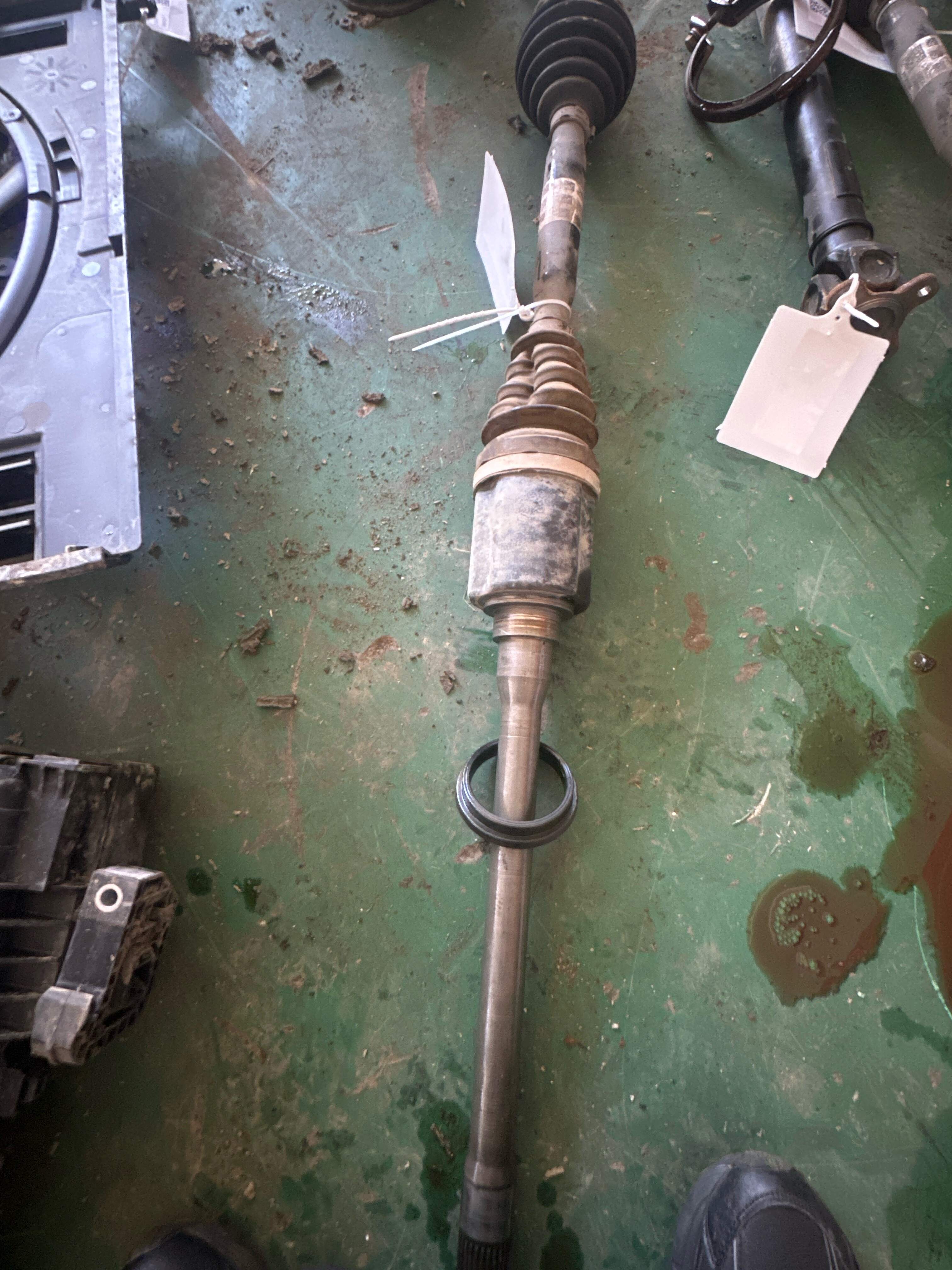 31608643184 前半轴(右)