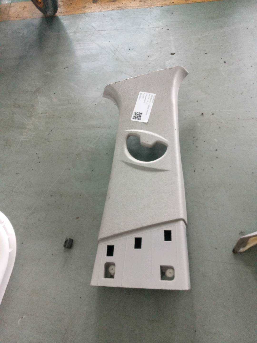 51432990520 B柱内衬(右上)