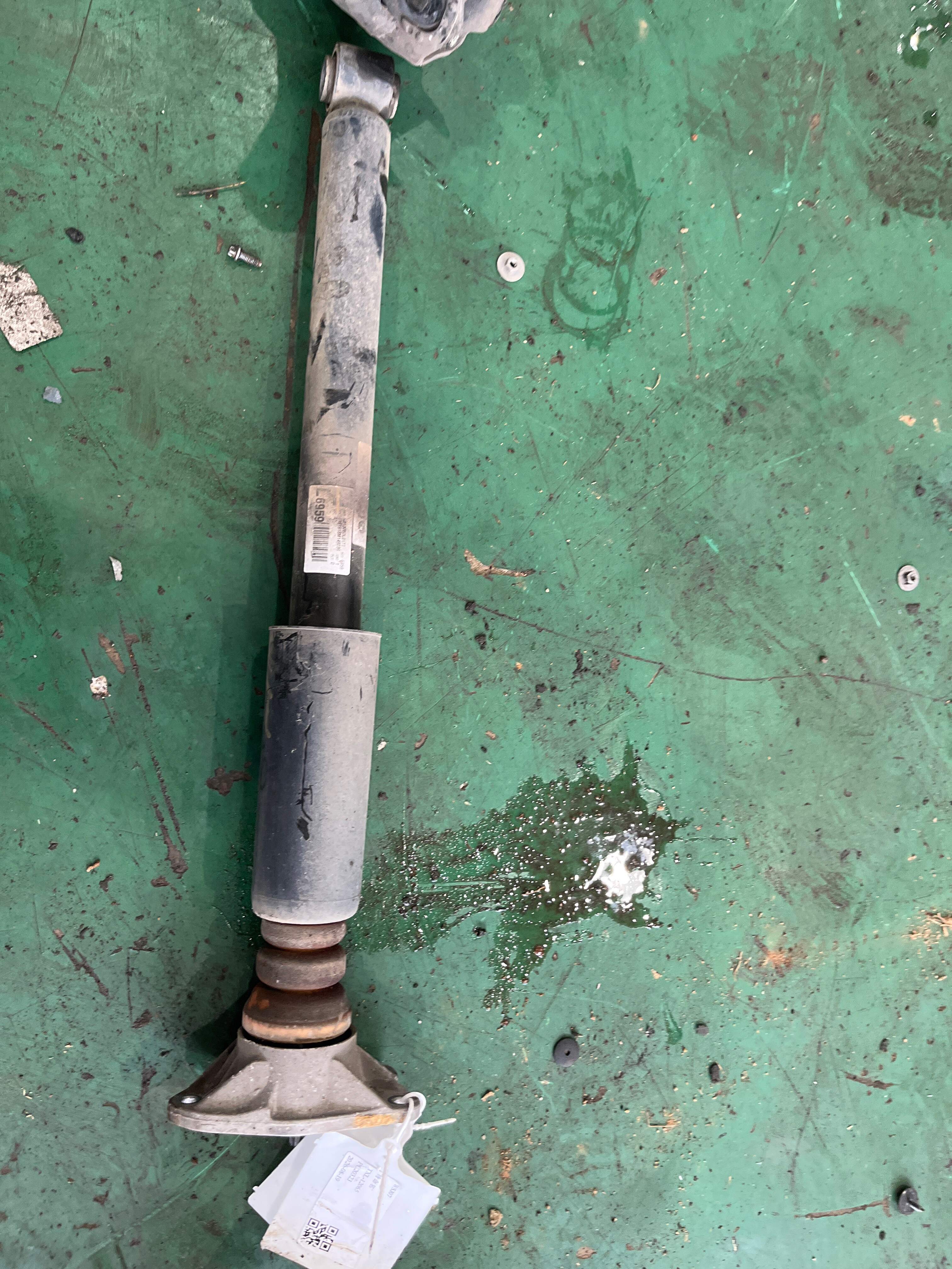 33506791706 Rear Shock Absorber Mount