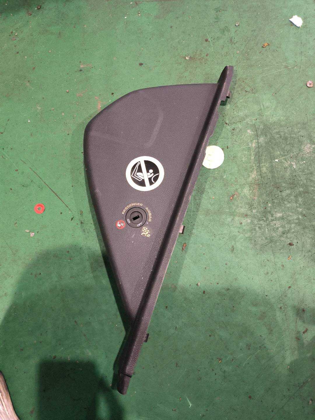 6027026300742 仪表板副驾驶侧端盖