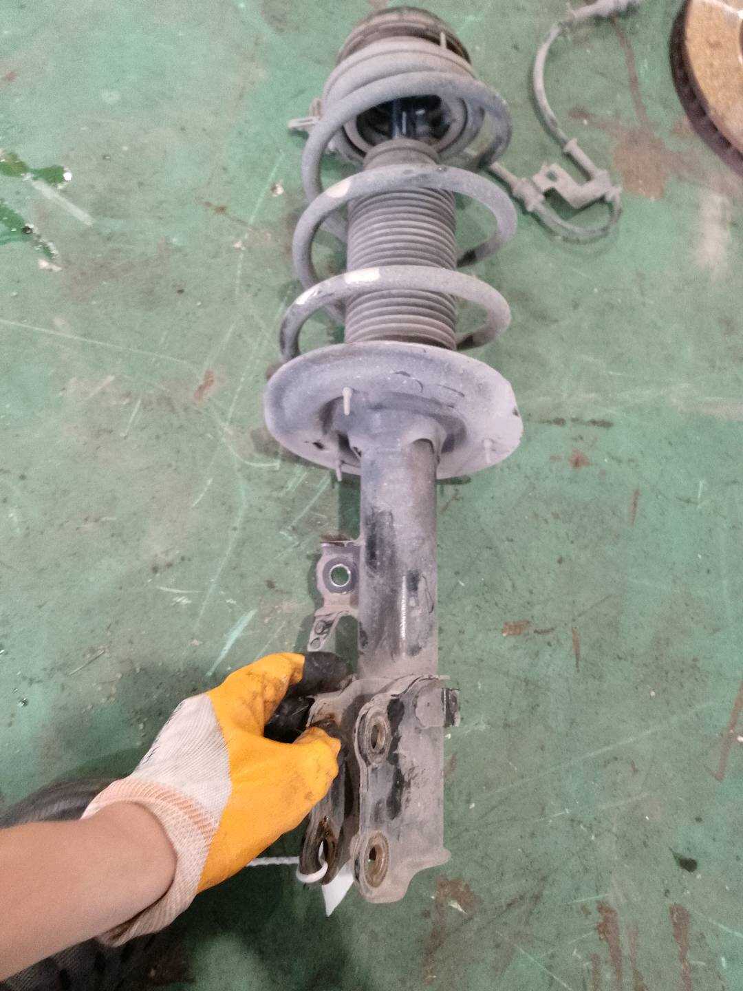 546511X000 前减震器总成(左)