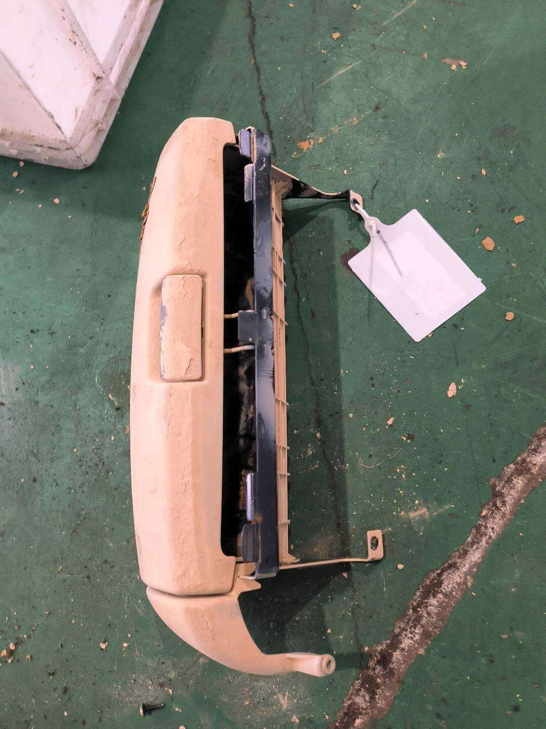 A22191002548L36 前乘客侧储物箱