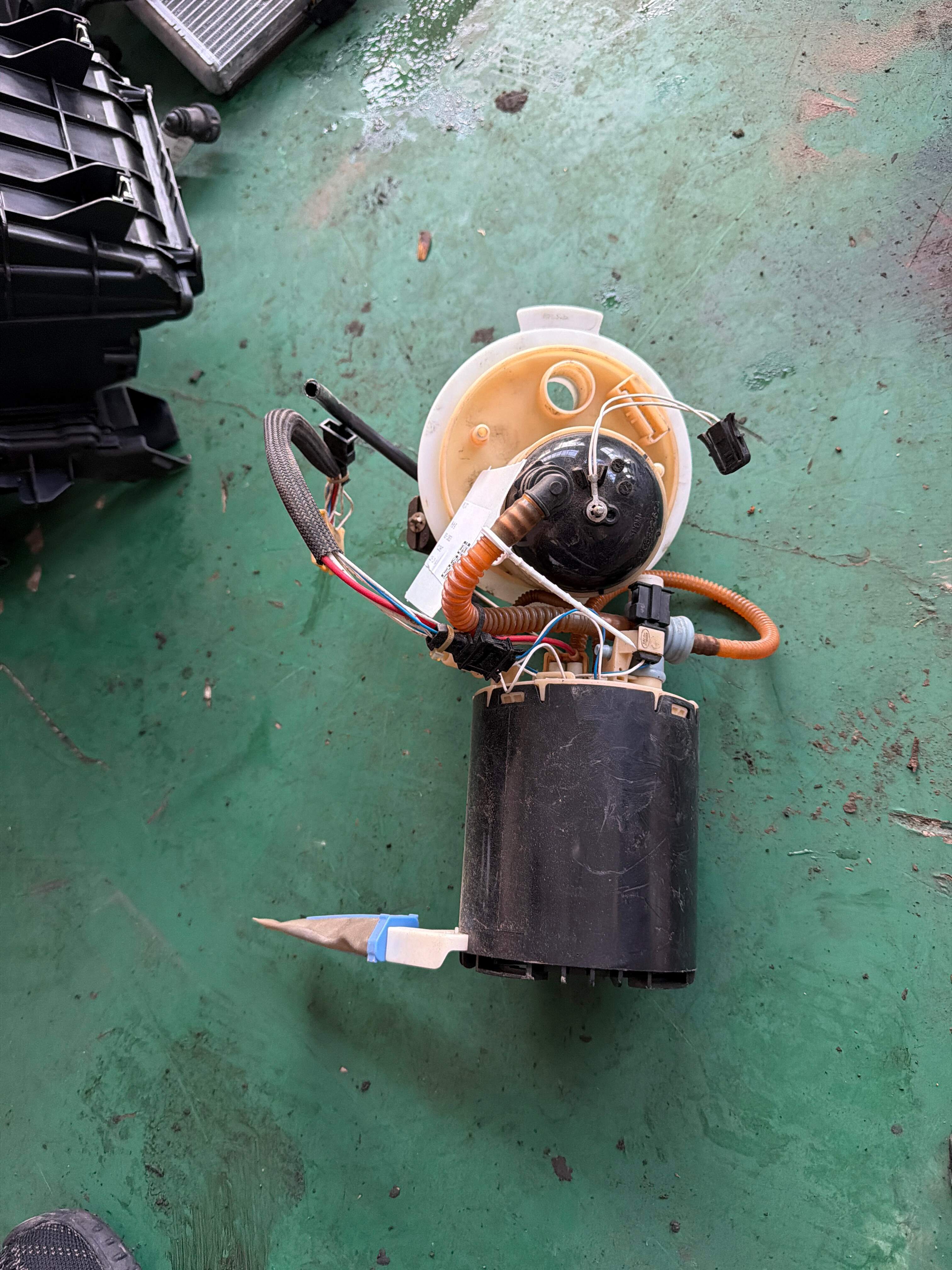 LR026197 Fuel Filter