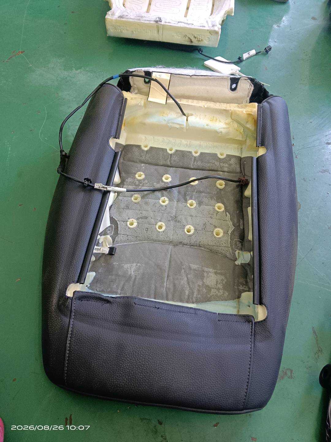 52107118414 副驾驶员座椅靠背软垫