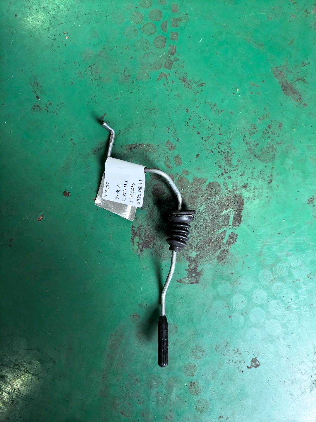 A1767330039 后门锁止杆(左)
