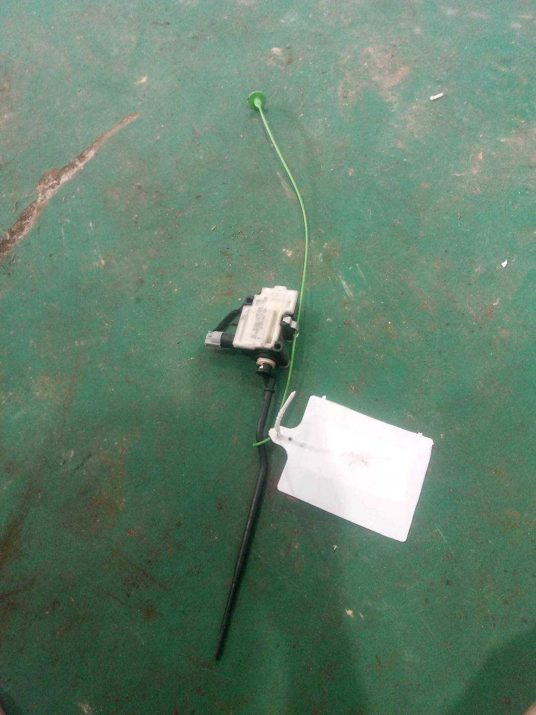 67116985880 燃油箱门开启执行器