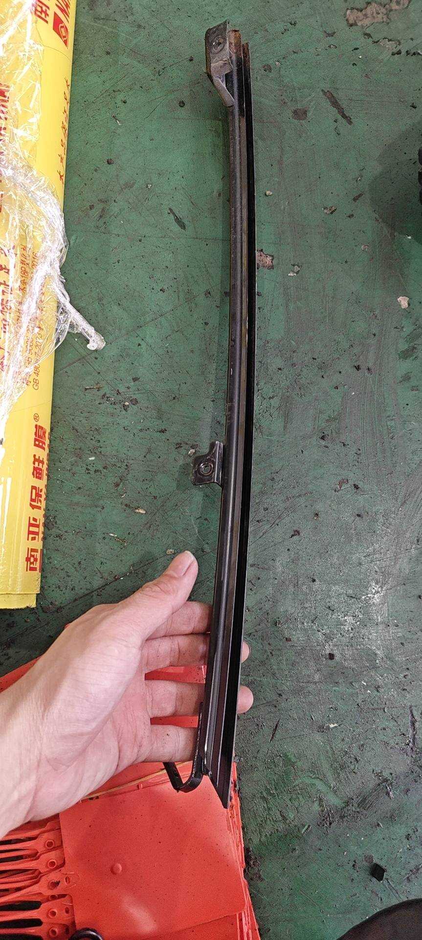5081003300 右后车门玻璃后导轨
