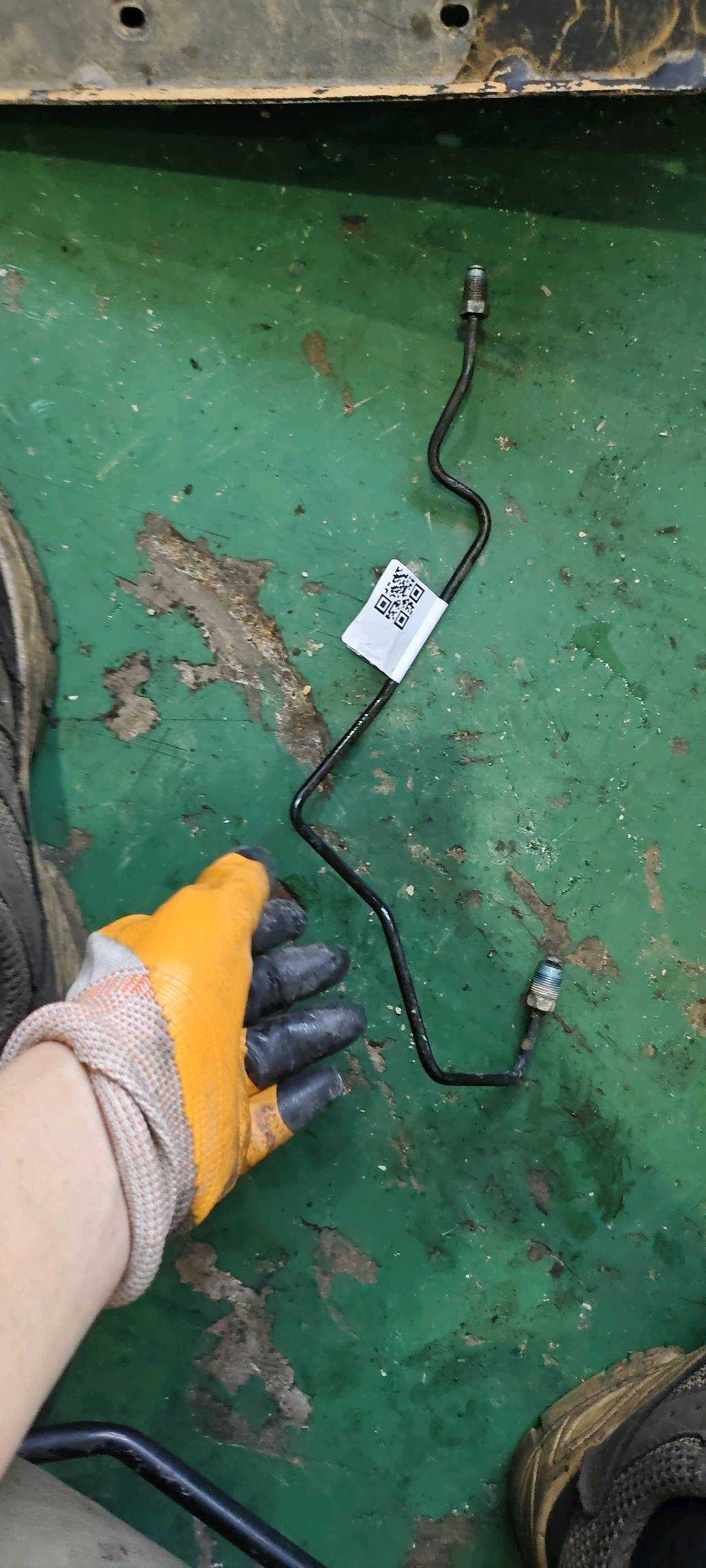 34326859921 Front Brake Line