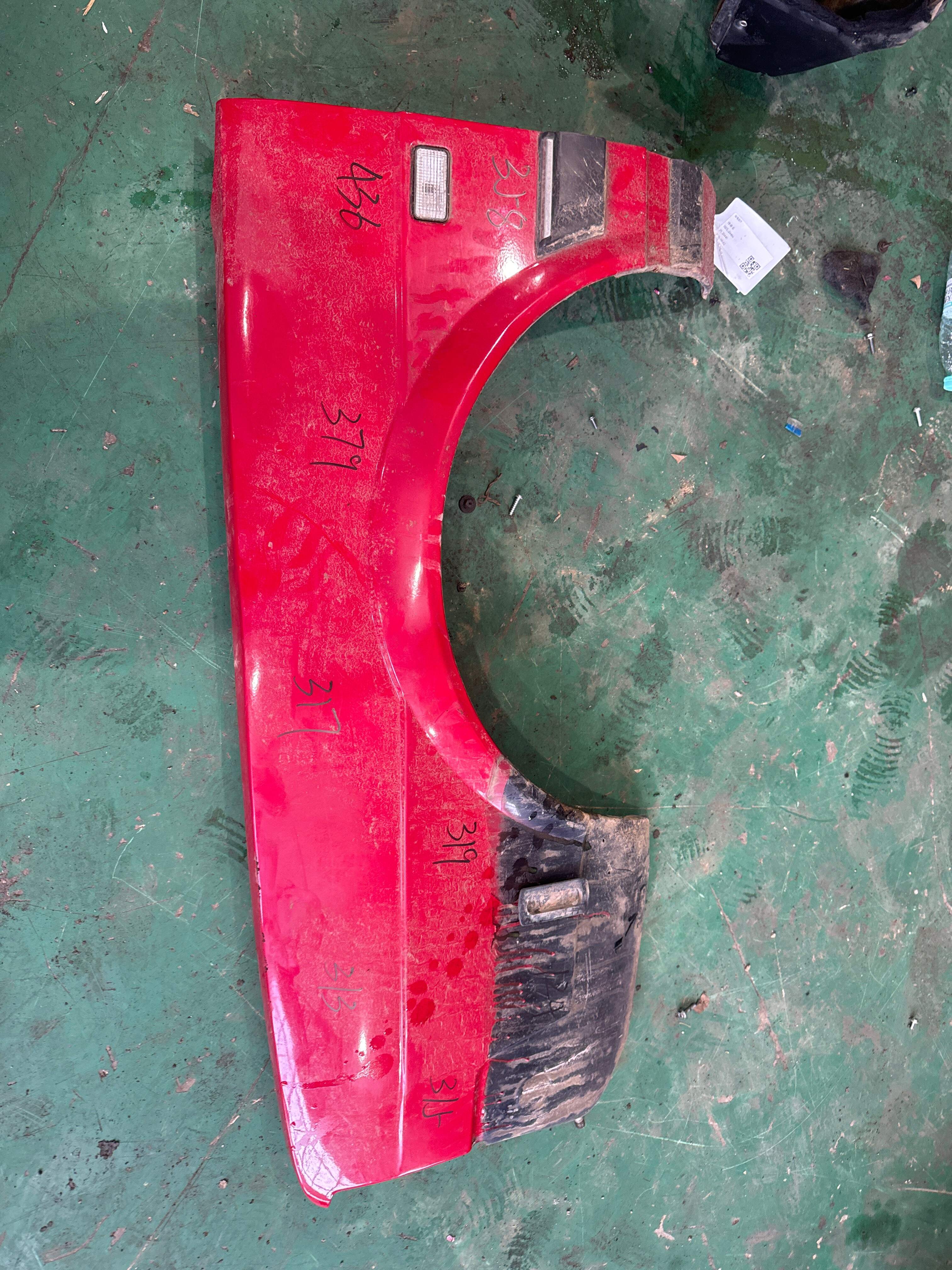 330821021 Front Fender, Left