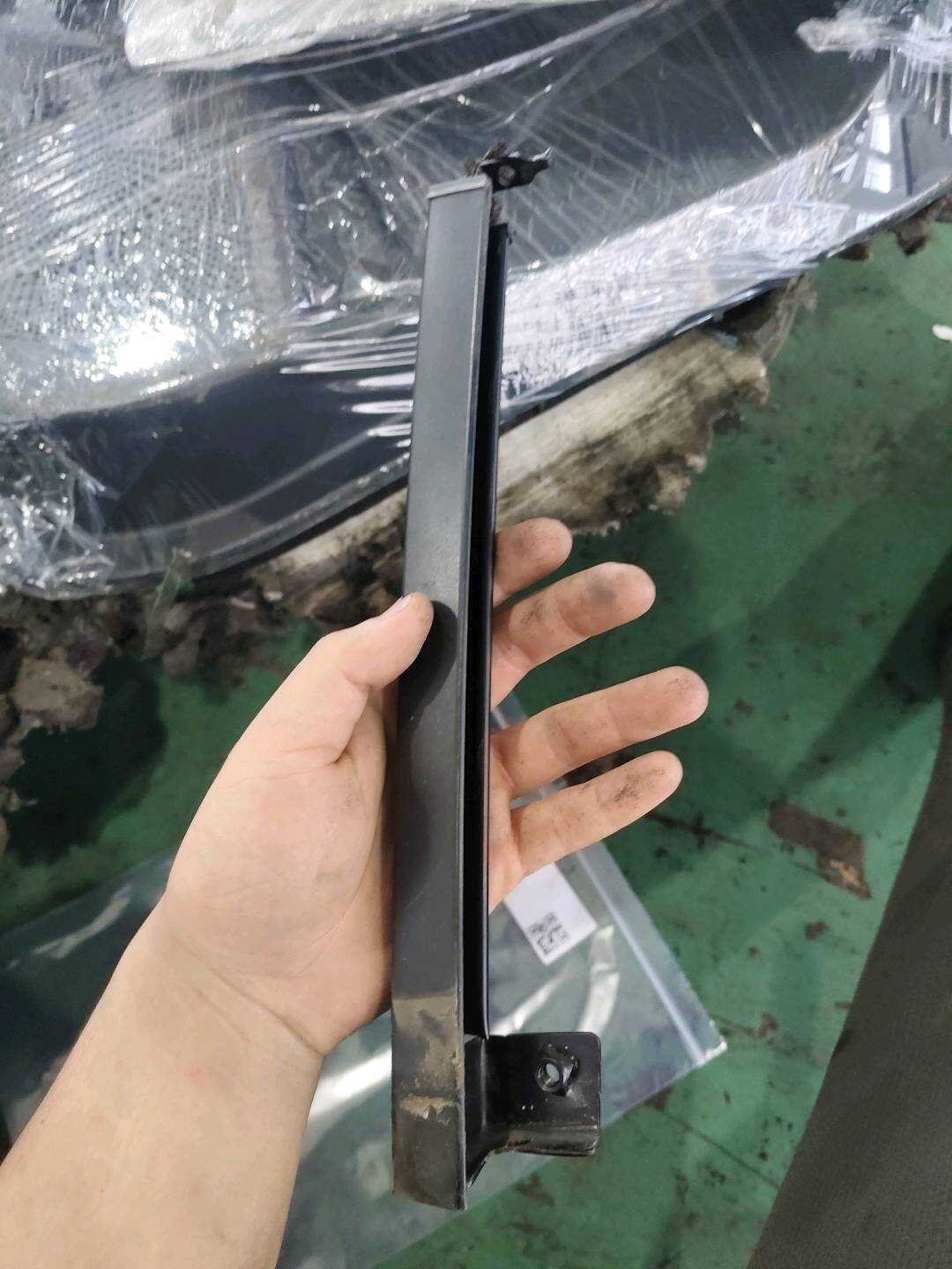 B012401 Rear Left Door Glass Rear Run Channel