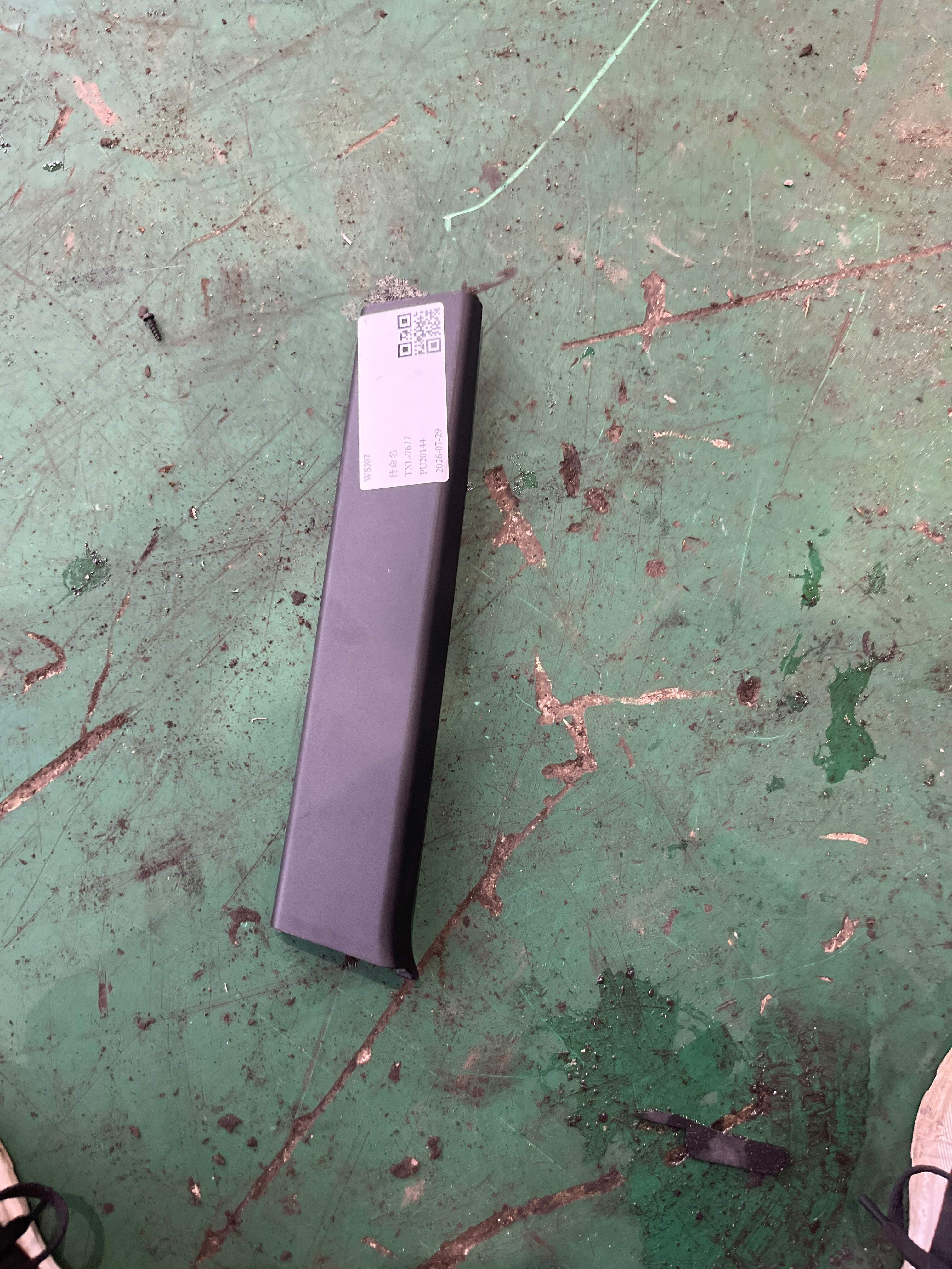 51359141425 后门三角窗窗框(左)