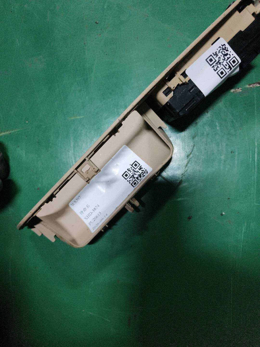 51416975793 前门玻璃升降开关装饰板（左）