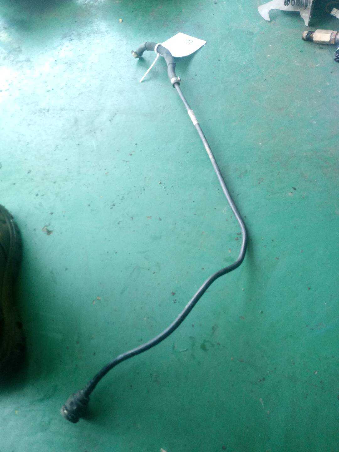 17127618510 排气管 水箱 上部